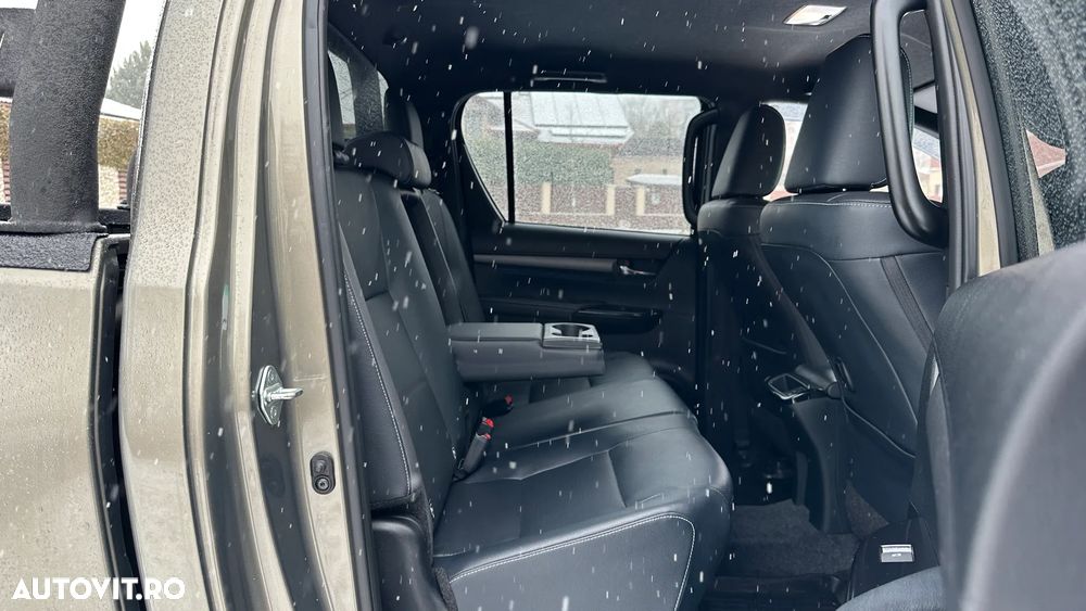 Toyota Hilux 2.8D 204CP 4x4 Double Cab AT Invincible Color Edition - 19