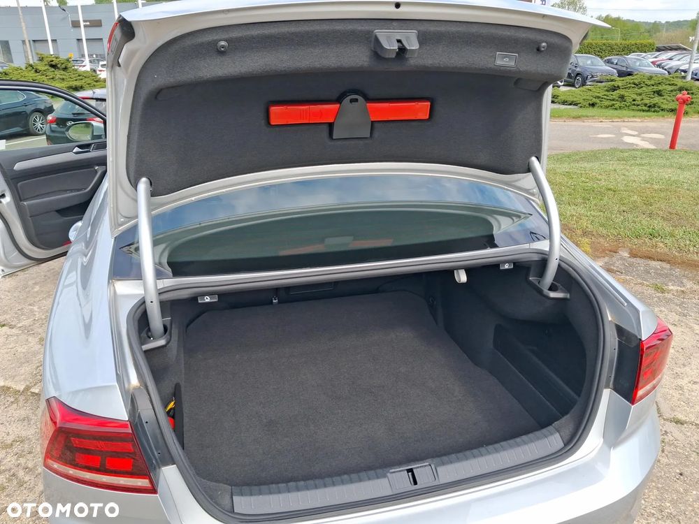Volkswagen Passat 2.0 TDI EVO Business DSG - 24