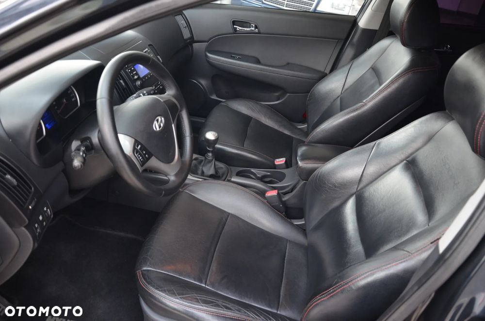 Hyundai i30 1.6 CRDi FIFA WM Edition - 24