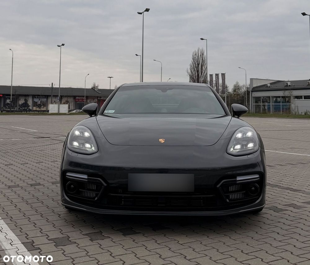 Porsche Panamera - 4
