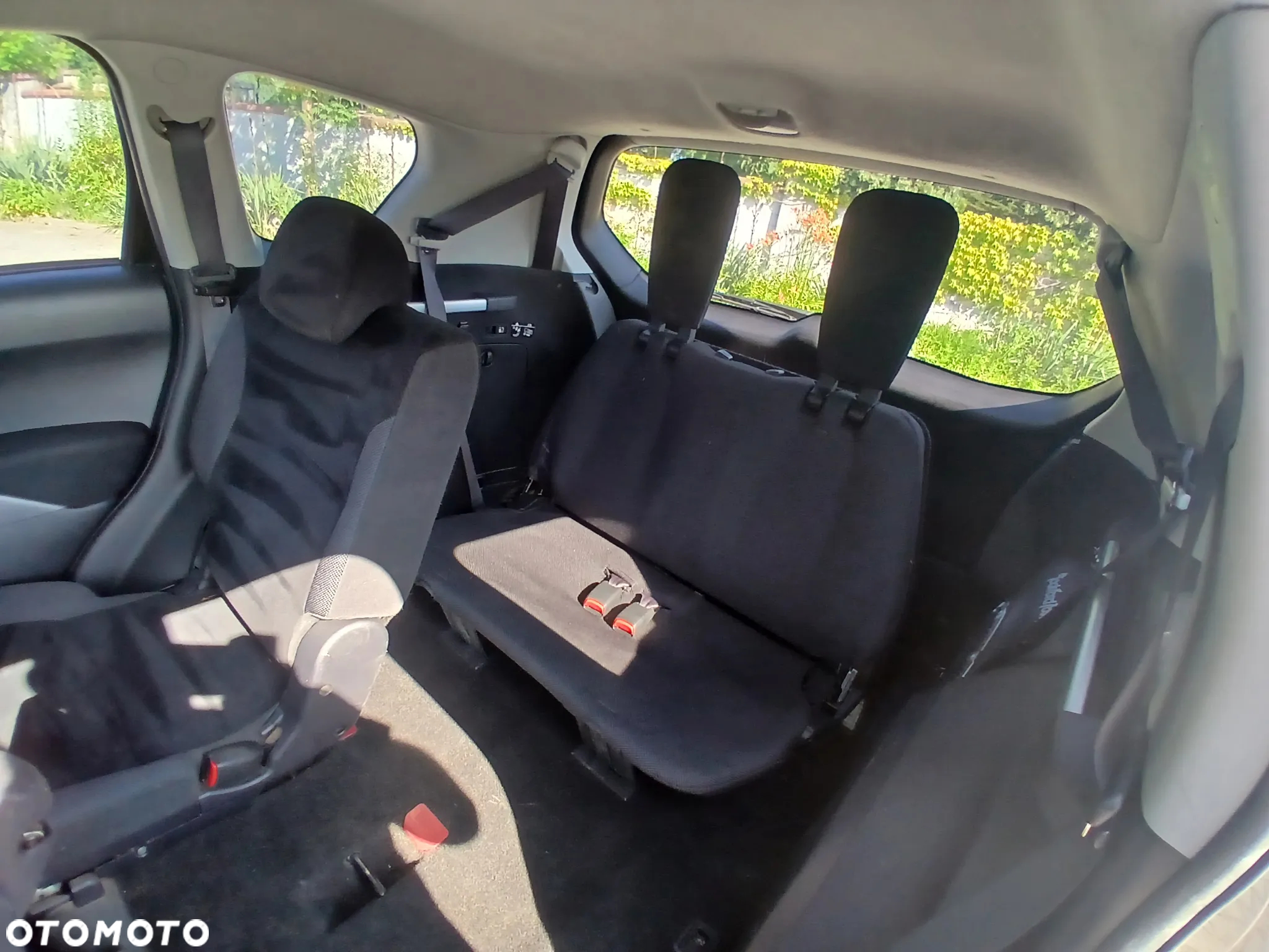 Mitsubishi Outlander 2.0 DID Intense + - 23
