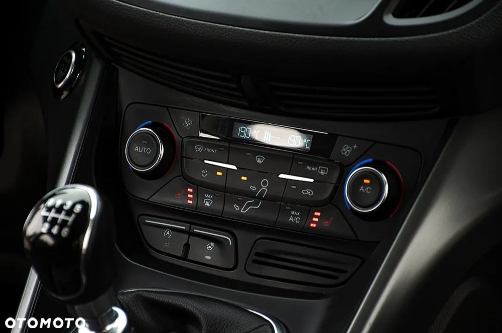 Ford Kuga 2.0 TDCi FWD Titanium Plus - 28