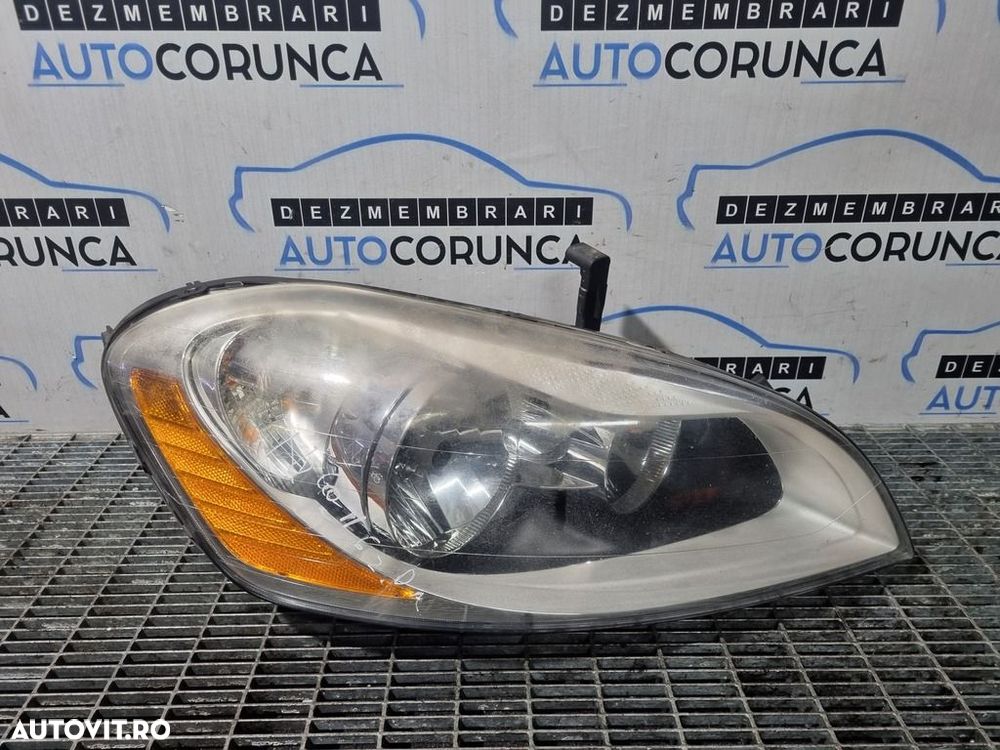Far Dreapta Volvo XC60 2008 - 2013 SUV 4 Usi (1162) Fara xenon - 1