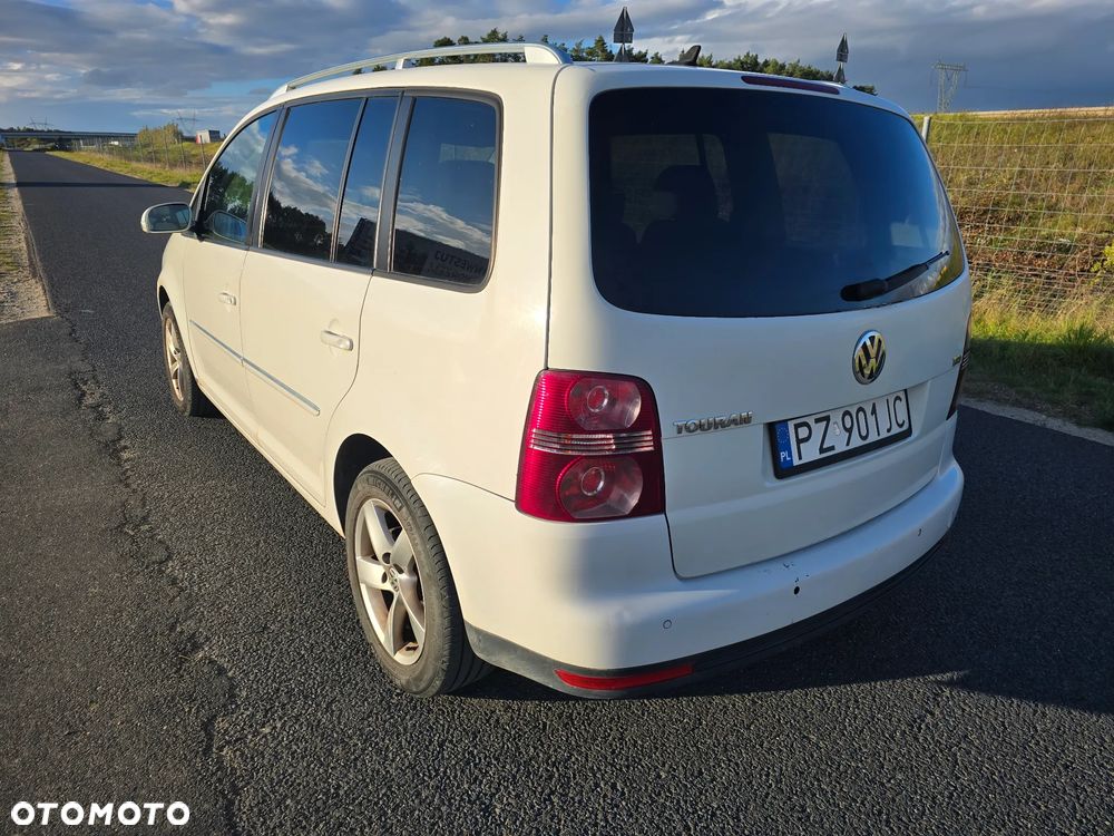 Volkswagen Touran 2009 photo 5