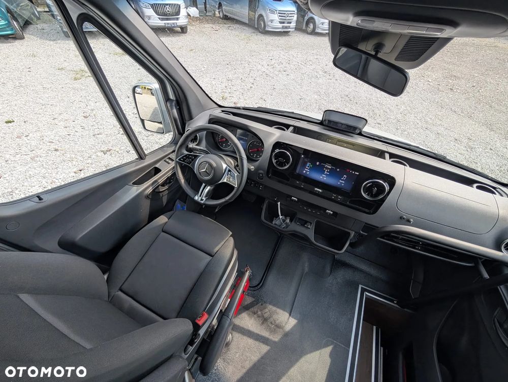 Mercedes-Benz Sprinter 519 - 19