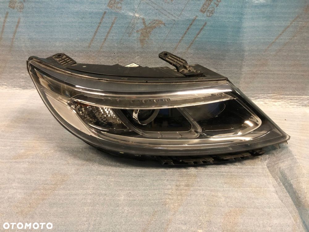 REFLEKTOR PRAWY KIA SORENTO II LIFT xenon KOMPLETNY nr.00 - 1