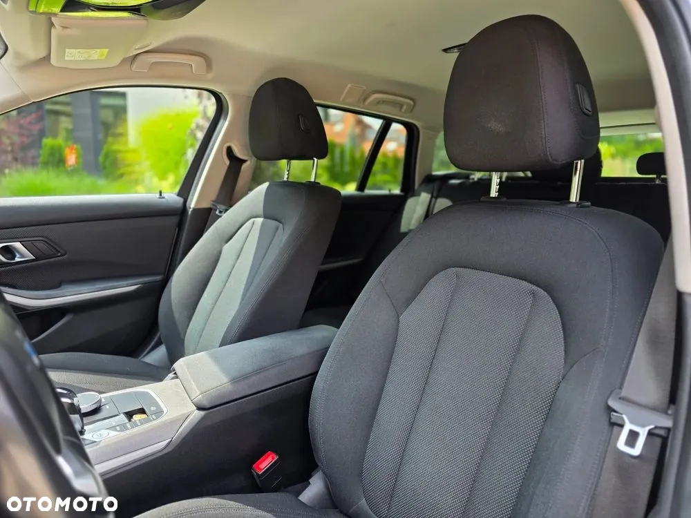 BMW Seria 3 318i Business Edition sport - 29
