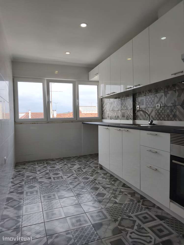 T2 Centro Queijas, Totalmente Remodelado, Junto aos CTT e P. Doce - Grande imagem: 3/32