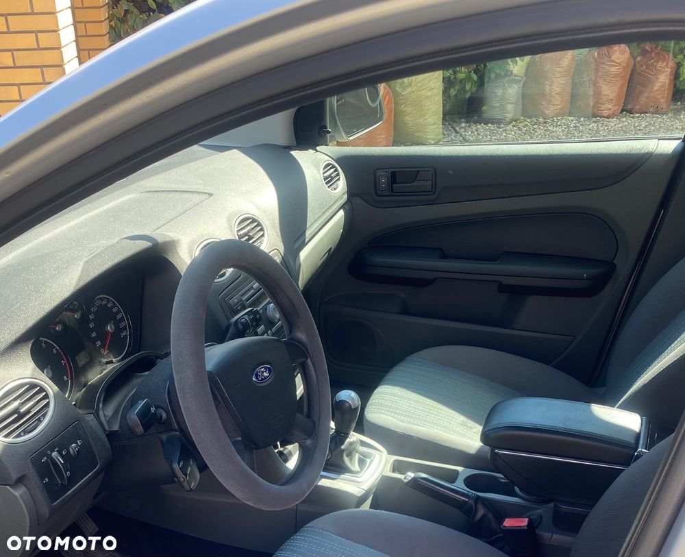 Ford Focus 1.6 Trend + - 10