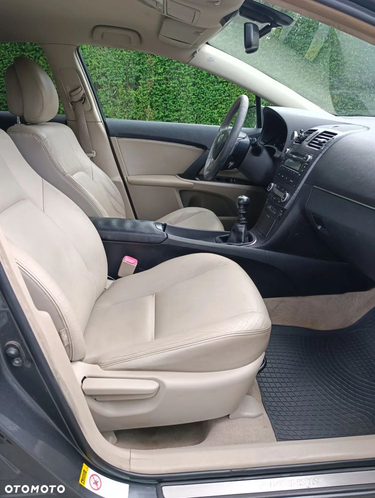 Toyota Avensis 1.8 Luna - 13