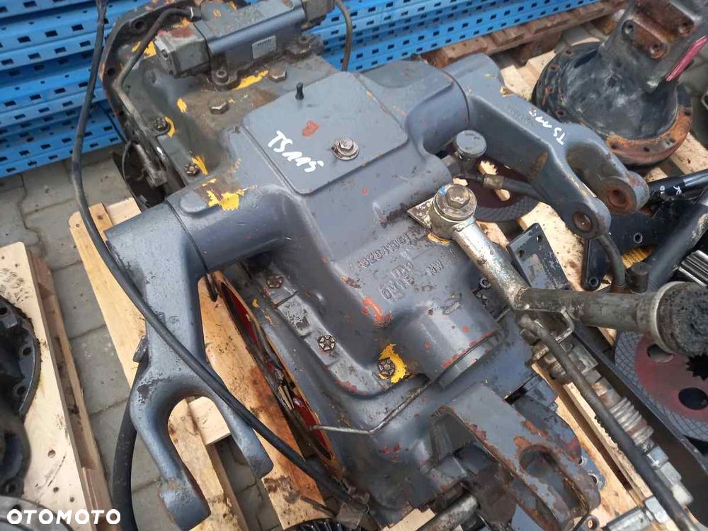 Elementy obudowa podnośnika plecak New Holland TS115 - 1