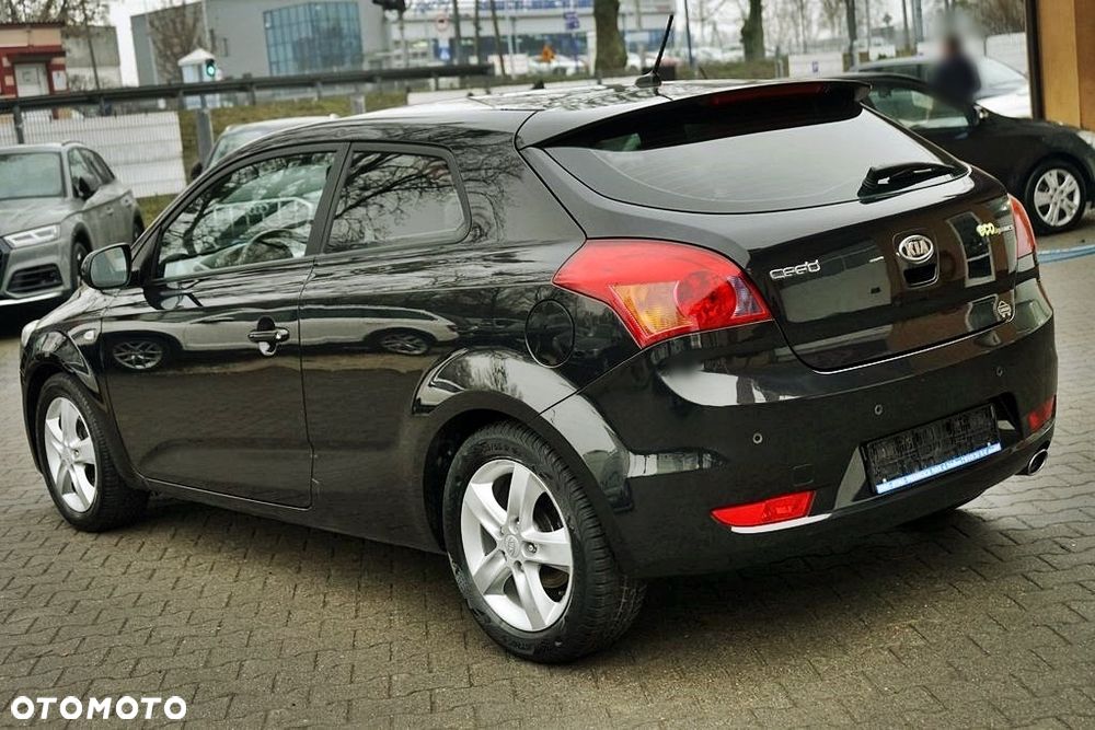 Kia Ceed 1.6 CRDi 90 ISG Vision - 3