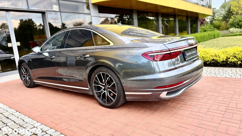 Audi A8 - 6