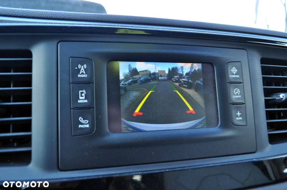 Chrysler Pacifica - 36