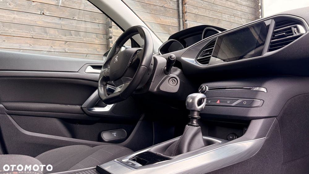 Peugeot 308 PureTech 130 GPF Stop & Start Allure Business-Paket - 13