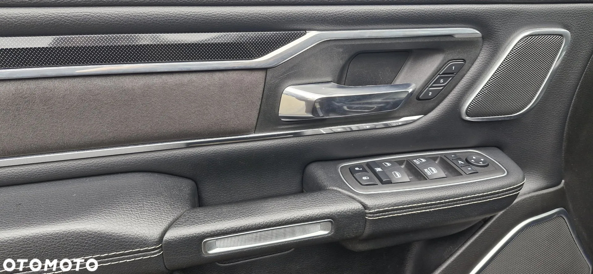 RAM 1500 Crew Cab Laramie - 19