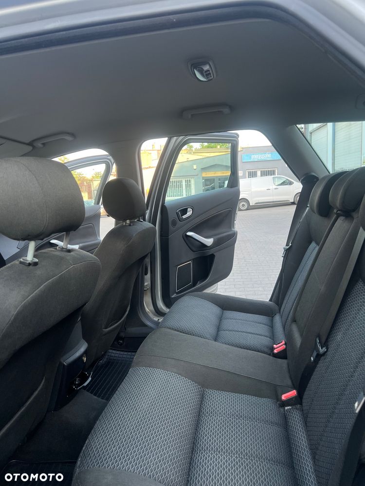Ford Mondeo 2.0 TDCi Ghia - 10
