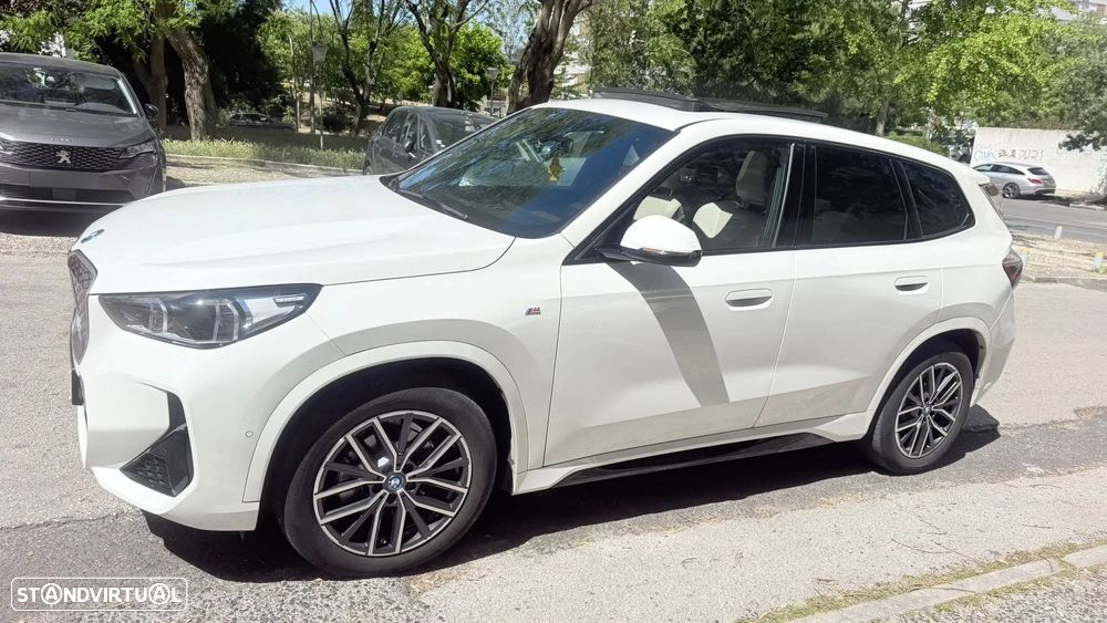 BMW iX1 eDrive20 Pack Desportivo M - 2