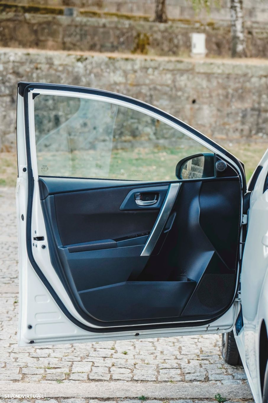 Toyota Auris 1.4 D-4D Comfort+J16+Navi - 28