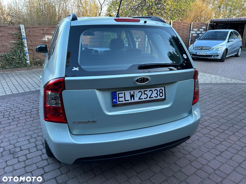 Kia Carens - 36
