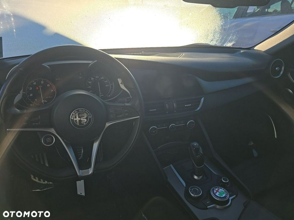 Alfa Romeo Giulia 2.0 Turbo TI Q4 - 7