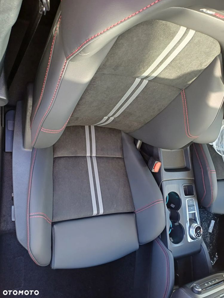Ford Focus 2.3 EcoBoost ST X - 28