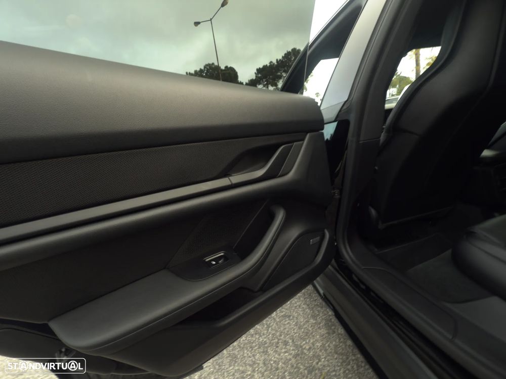 Porsche Taycan Cross Turismo 4 - 12