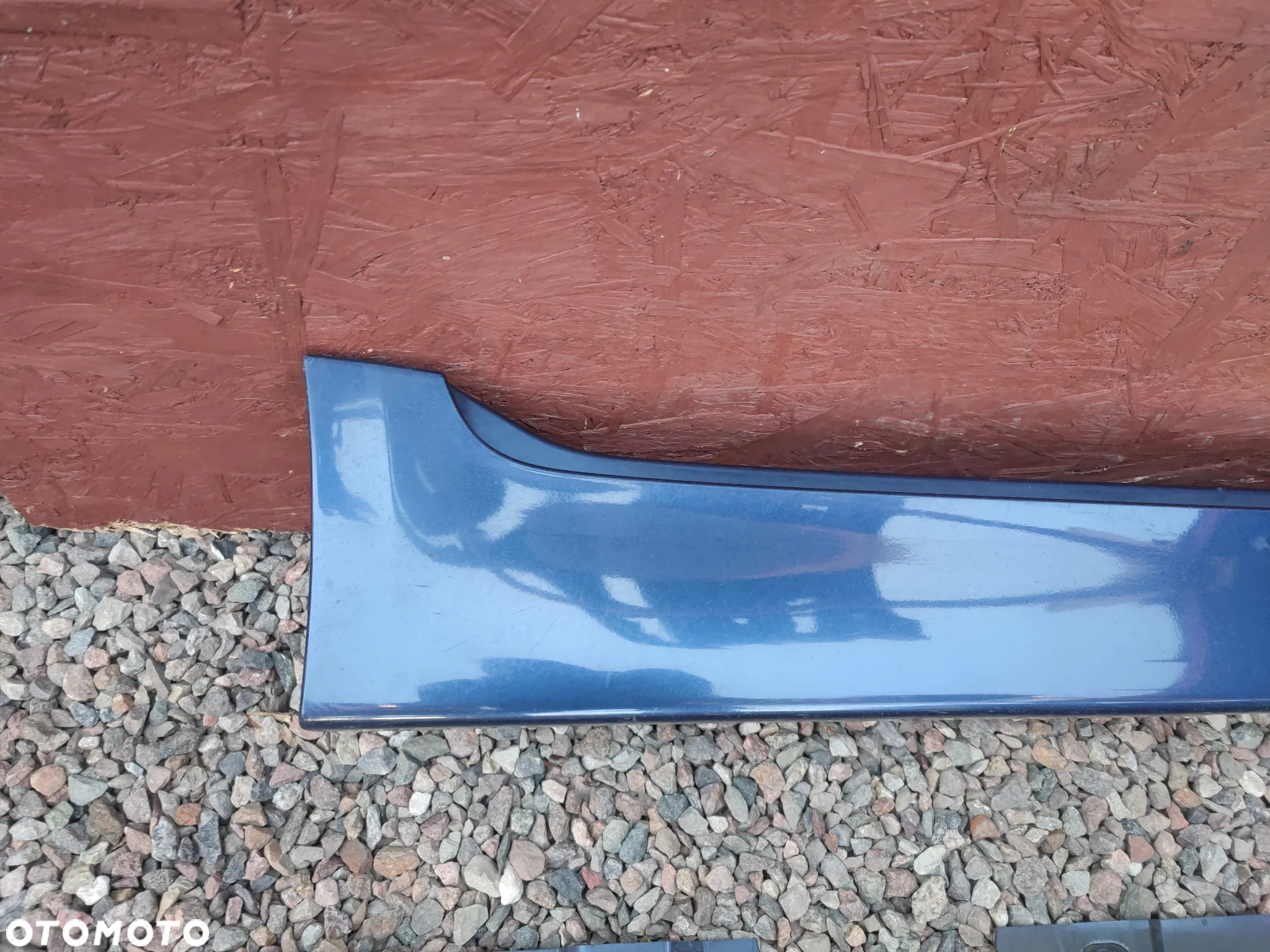 BMW F11 / F10 / F11N / F10N ORYGINALNE NAKŁADKI NA PROGI LEWA / PRAWA W KOLORZE  TIEFSEEBLAU METALLIC O KODZIE LAKIERU A76 O NR.  51 77 7 262 663 / 51 77 7 262 664 OEM W DOBRYM STANIE - 9