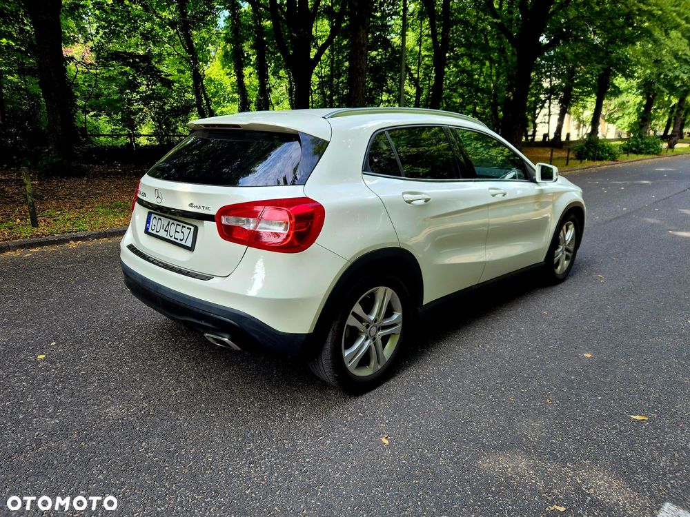 Mercedes-Benz GLA 250 4Matic 7G-DCT - 8
