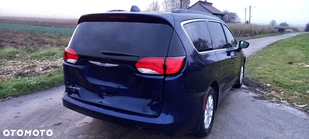 Chrysler Pacifica - 6