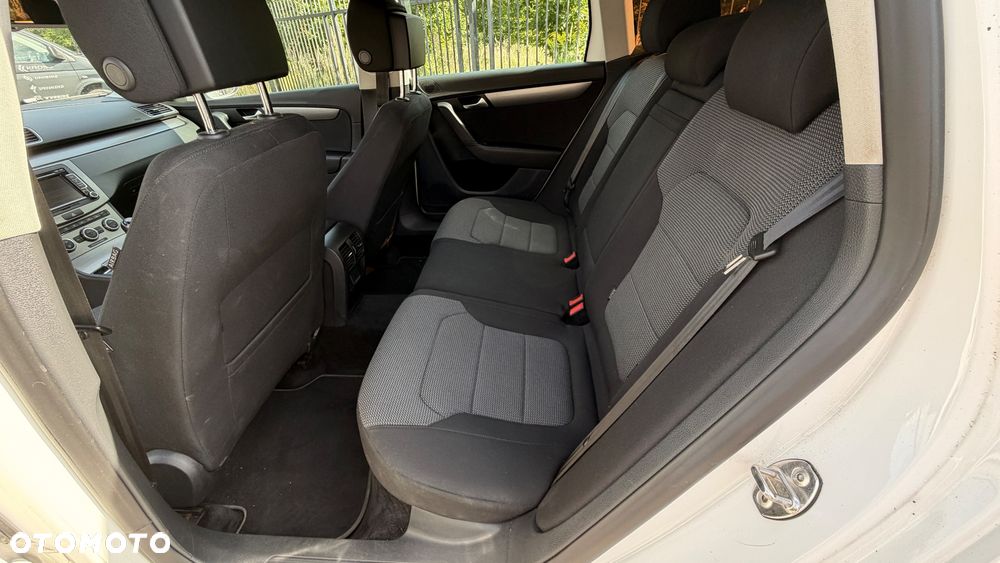 Volkswagen Passat - 8