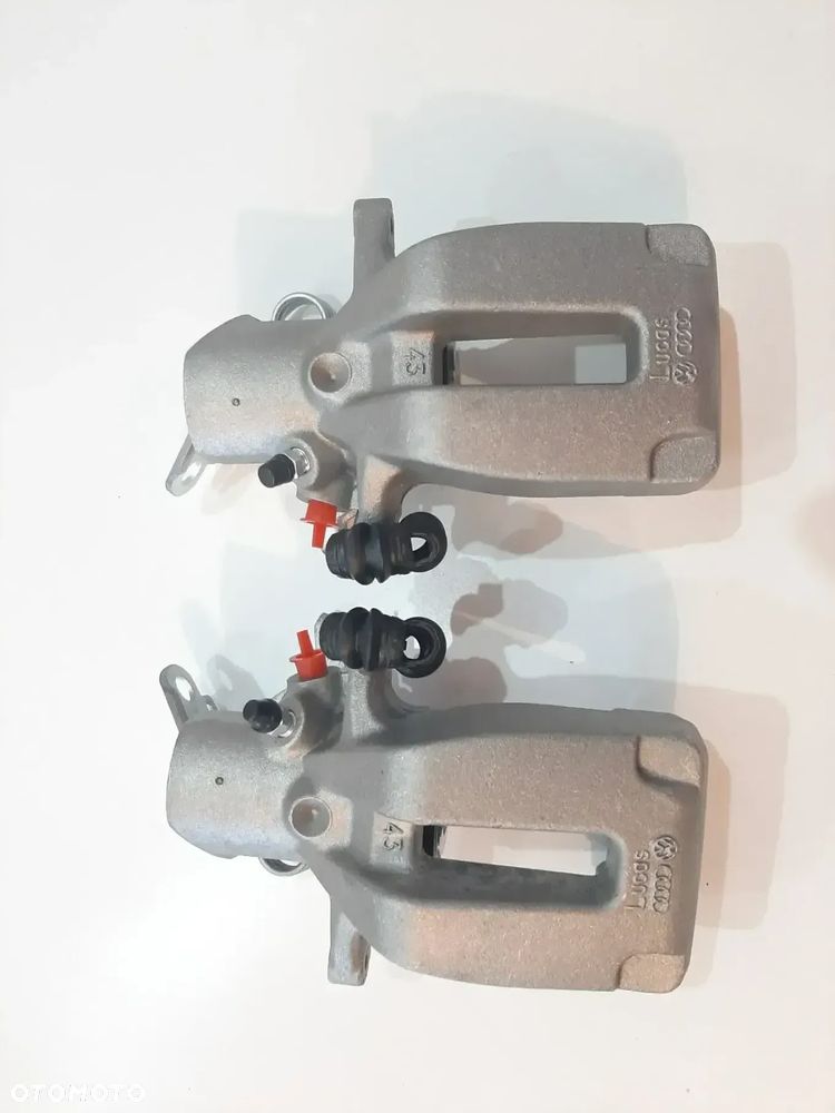 Zacisk tył Lewy Prawy Audi A8 D2 - 2