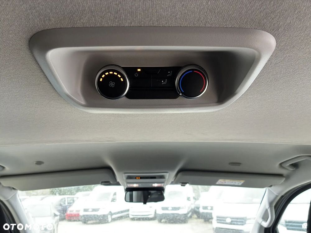 Volkswagen Transporter Kombi L2H1 M1 - 38