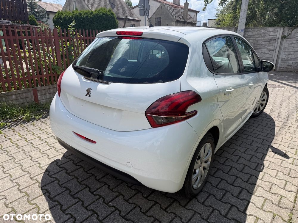 Peugeot 208 - 4