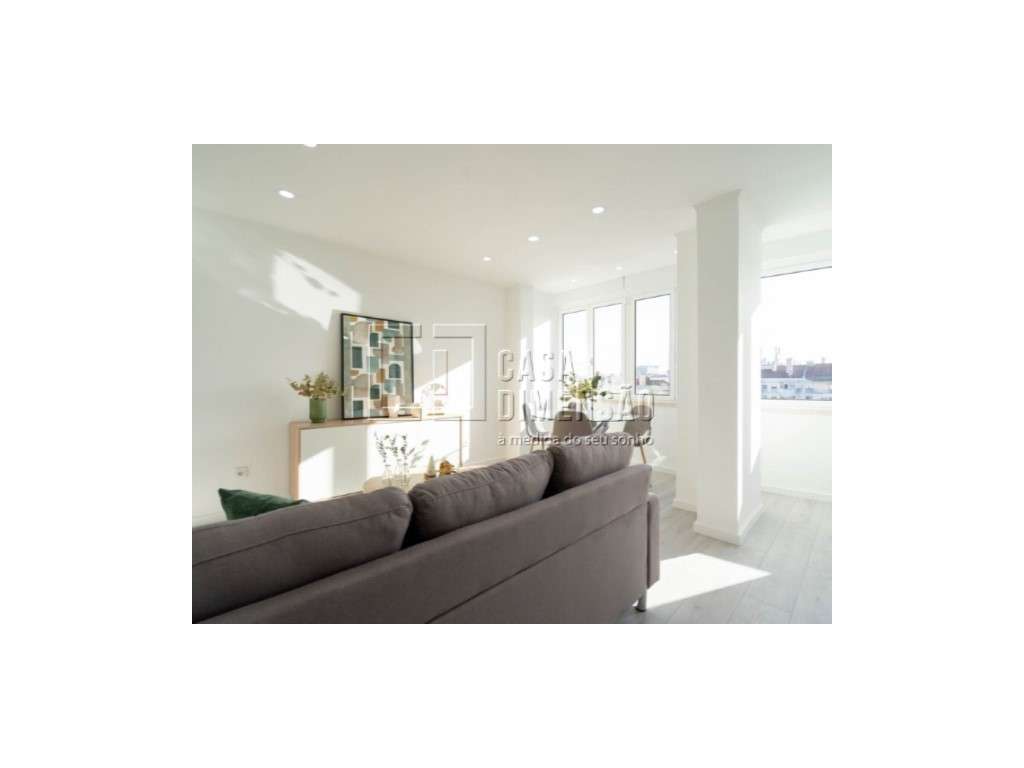 Apartamento de tipologia T3 com varanda, mobilado e equipado em Ben... - Grande imagem: 3/36