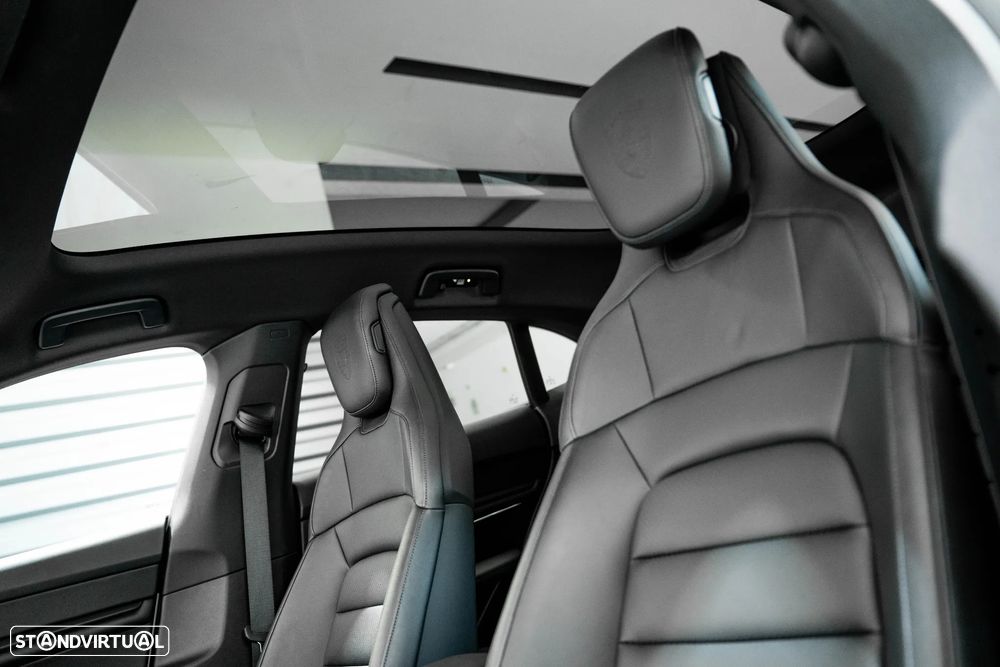 Porsche Taycan Cross Turismo 4 - 26