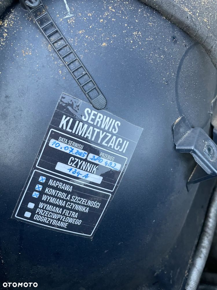 BMW Seria 7 728i L - 12