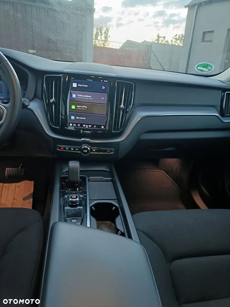 Volvo XC 60 B4 D AWD Geartronic Momentum Pro - 9