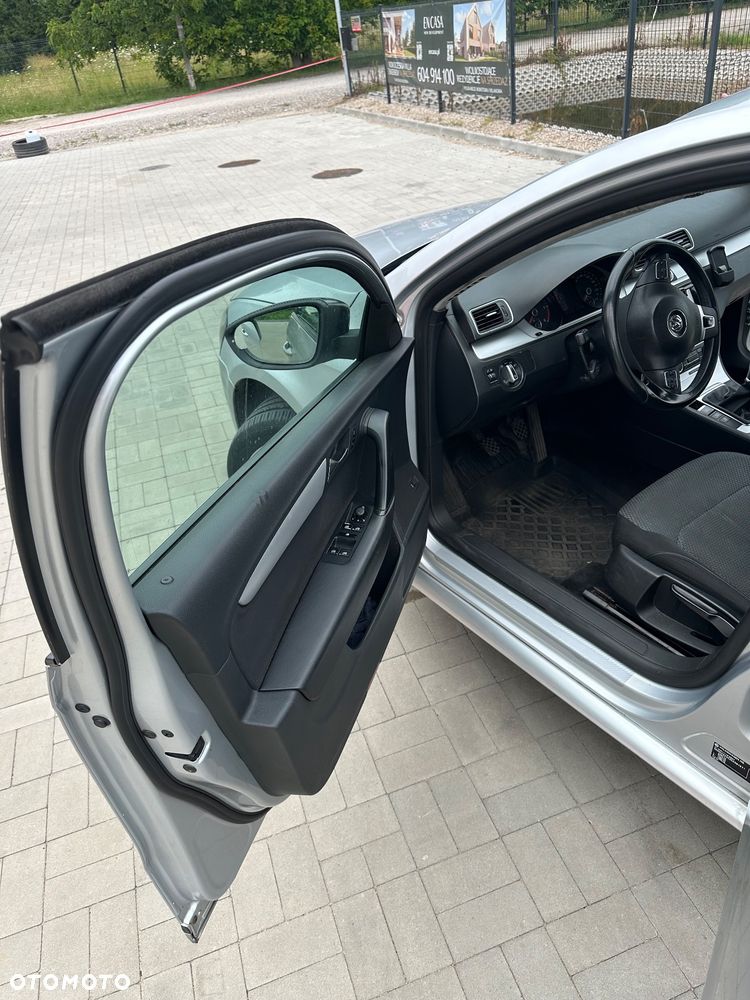 Volkswagen Passat 1.6 TDI DPF BlueMot Comfortline - 16