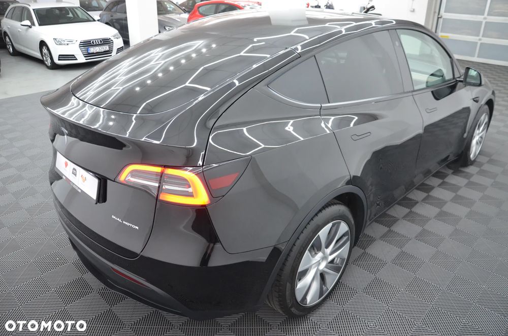 Tesla Model Y Long Range Dual Motor AWD - 8