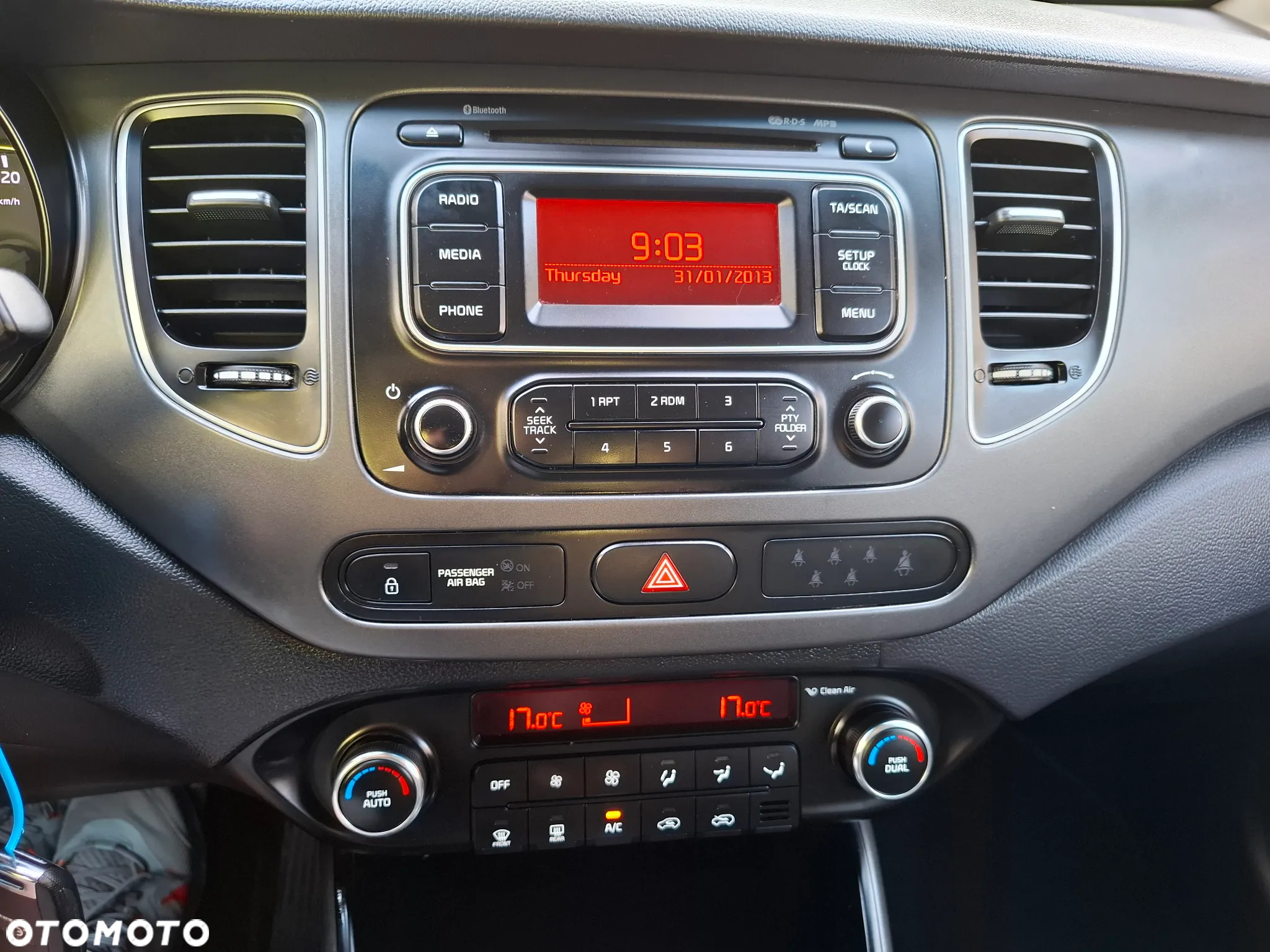 Kia Carens - 11