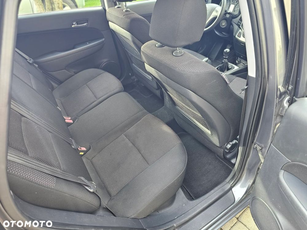 Hyundai i30 1.6 Comfort - 14