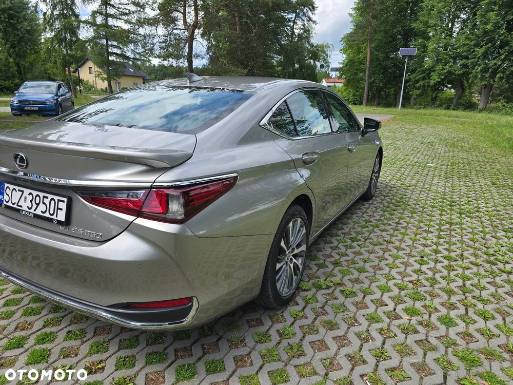 Lexus ES - 7