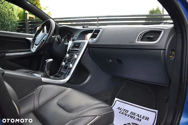 Volvo V60 D4 R-Design - 6