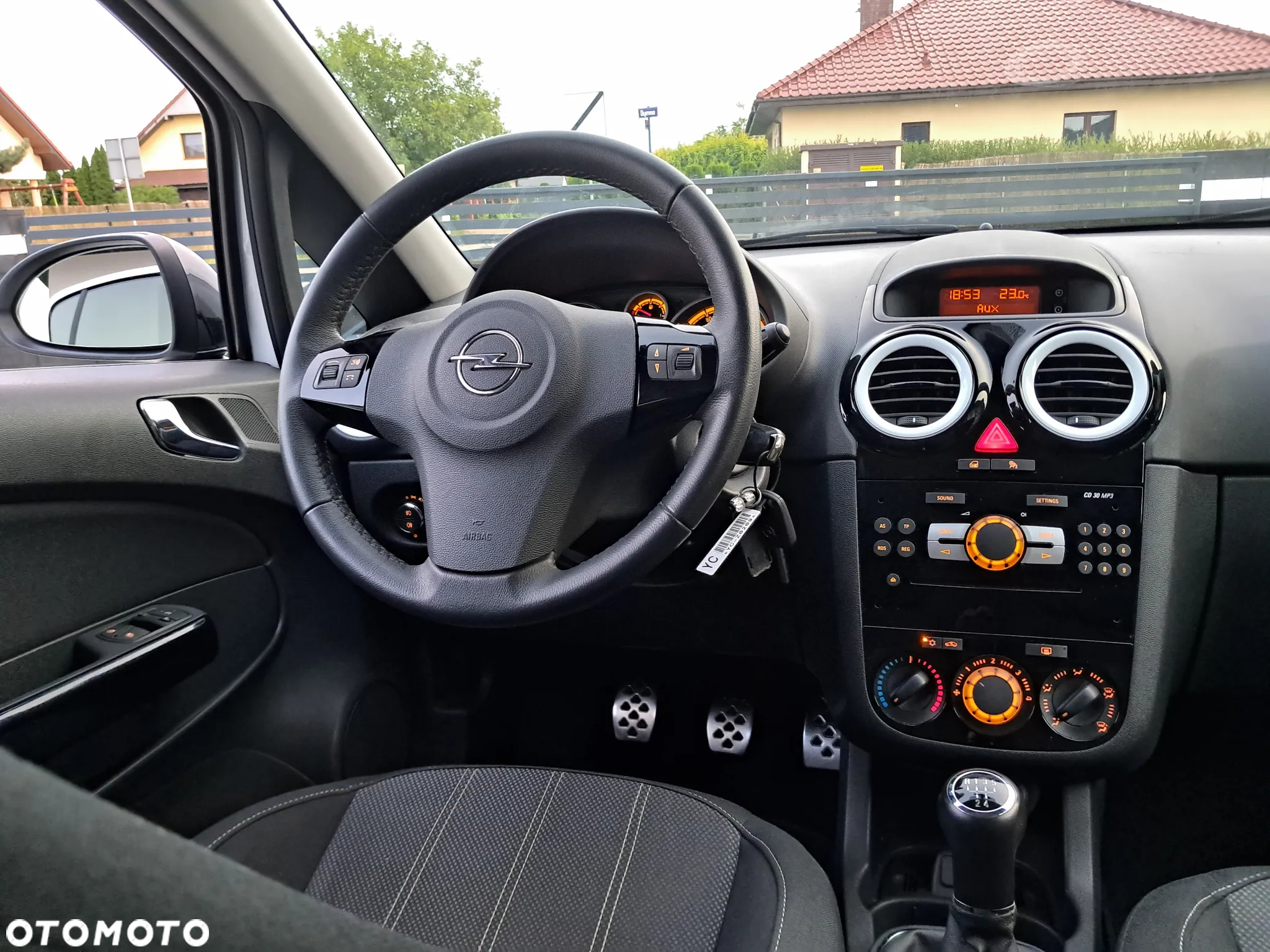 Opel Corsa 1.2 16V Cosmo - 23