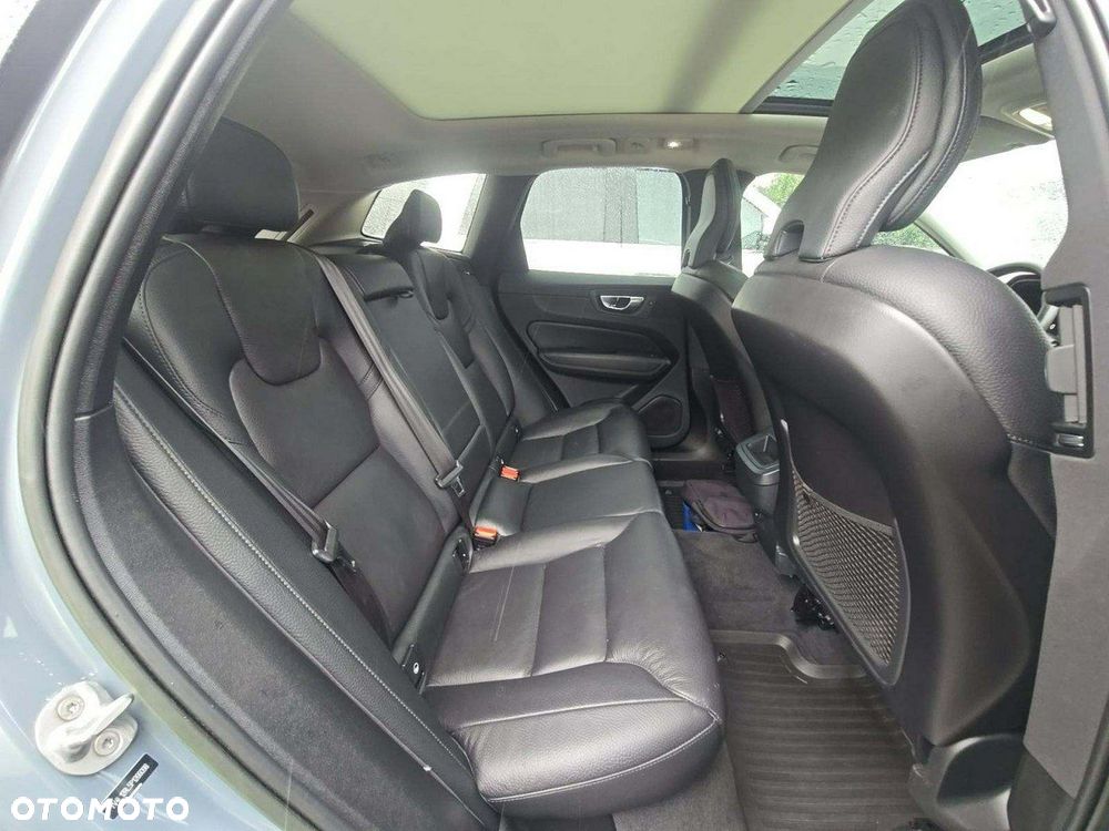Volvo XC 60 B5 B AWD Plus Dark - 10