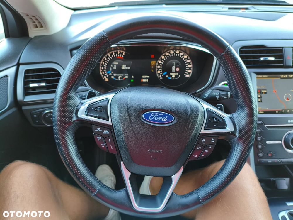 Ford Mondeo - 36