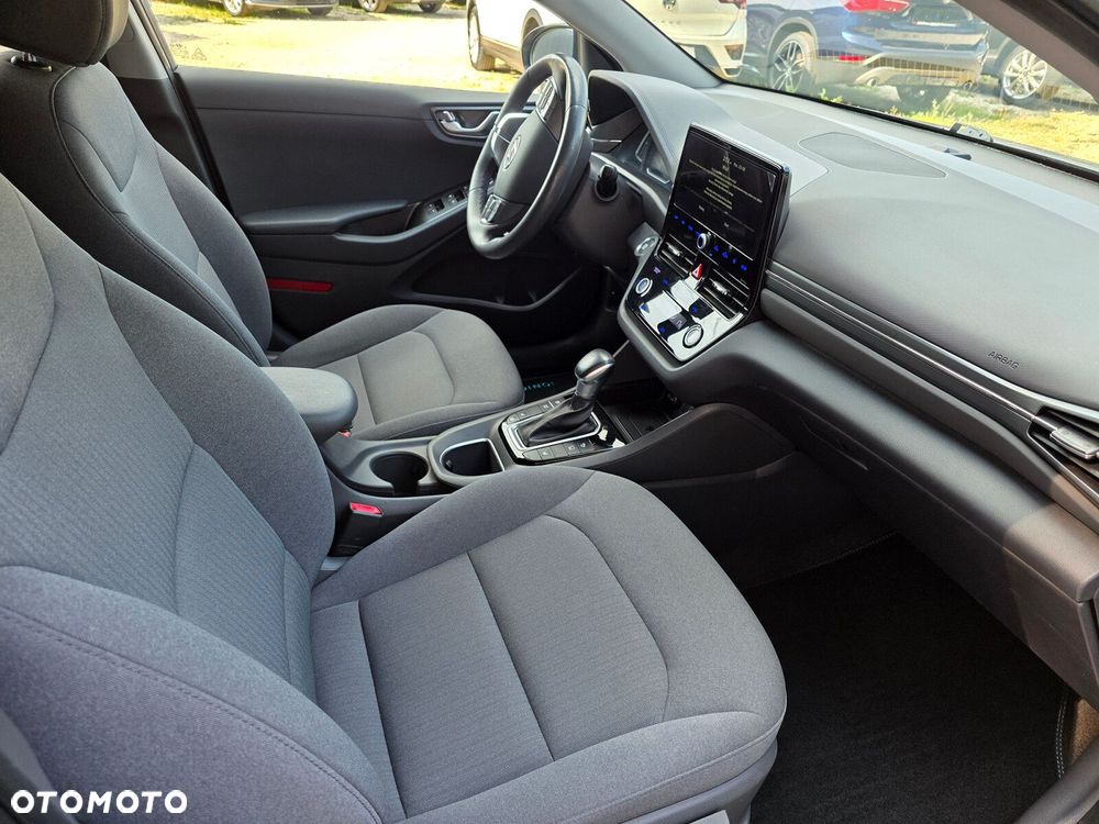 Hyundai IONIQ - 13