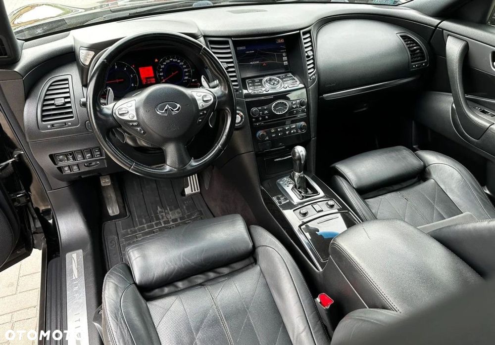 Infiniti FX - 8