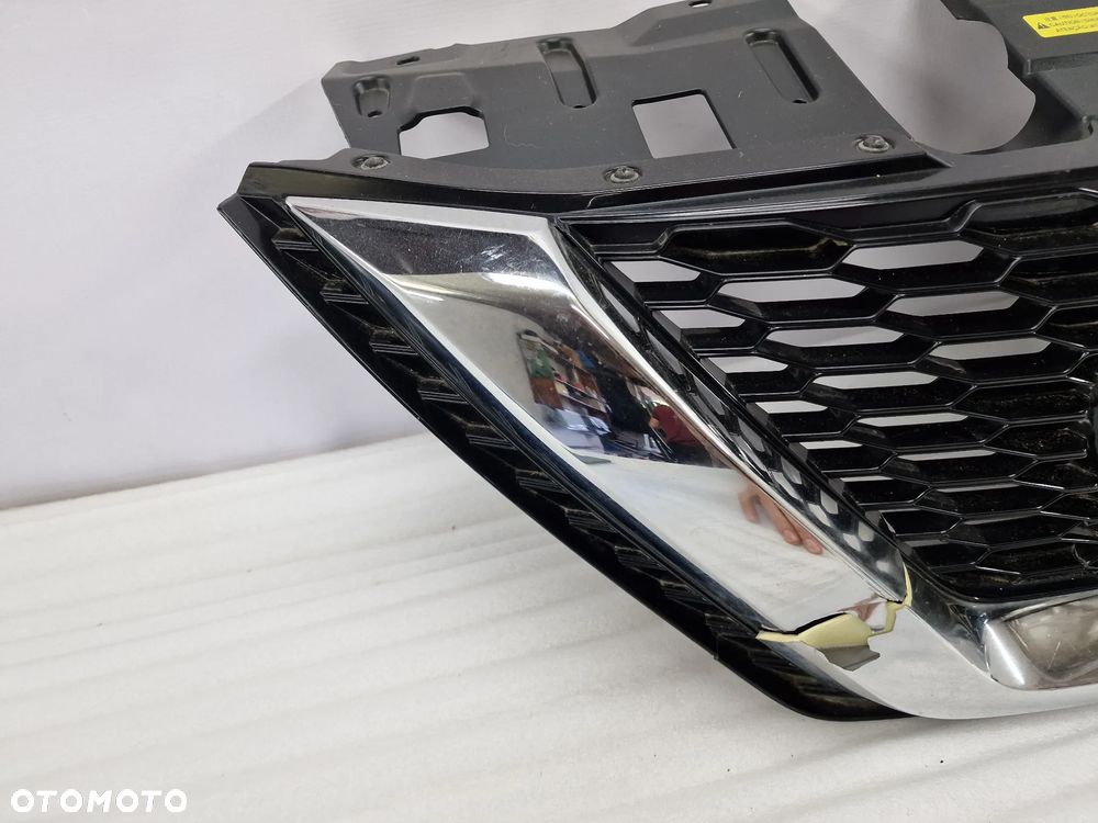 NISSAN QASHQAI II LIFT 17- ATRAPA / GRILL PRZEDNI PRZÓD / ZNACZEK NA KAMERE / POD RADAR , NR 62310HV3 , NR AUKCJI GR112 - 5